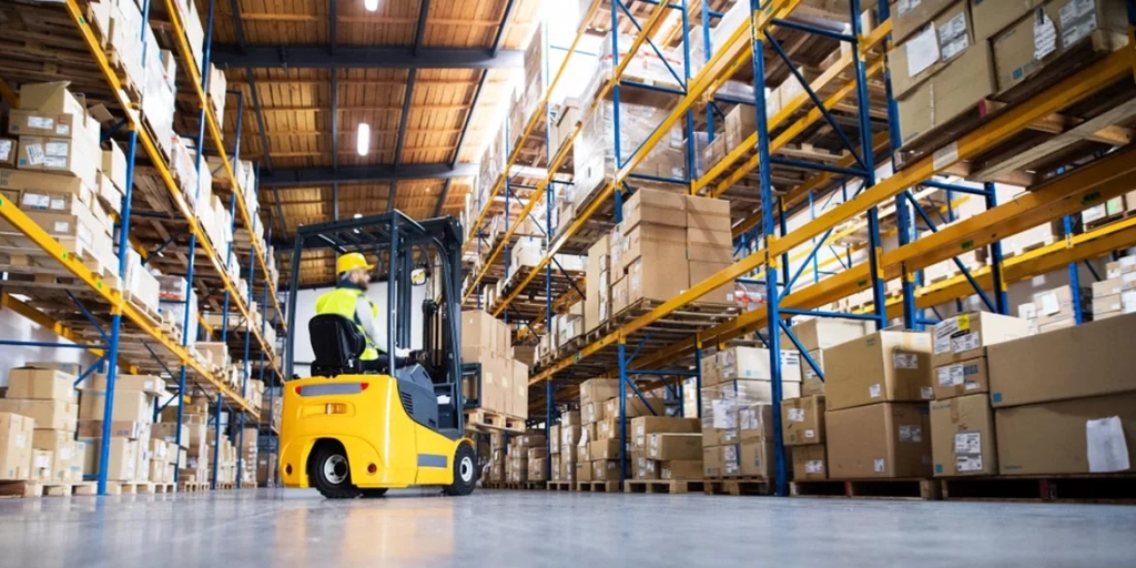 Lifting Equipment Dalam Logistik dan Distribusi