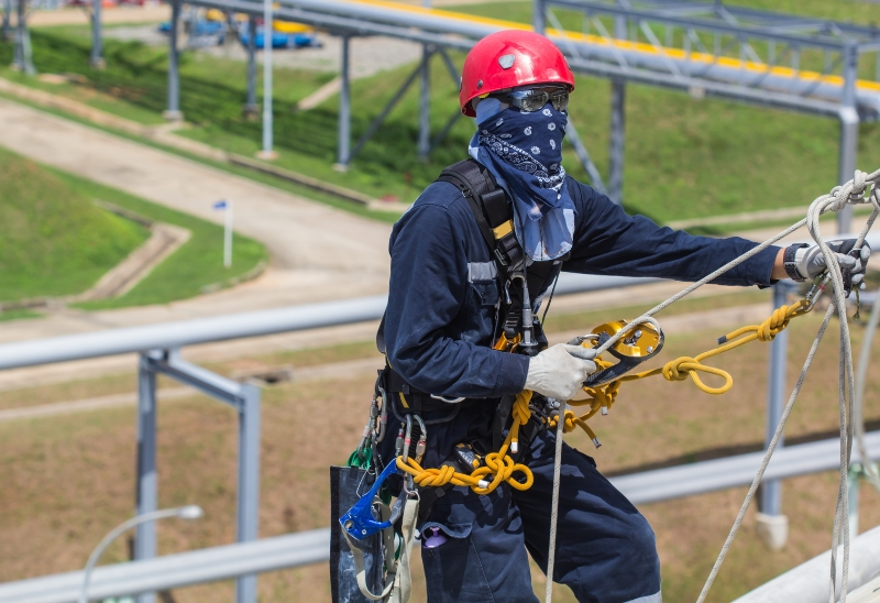 Pentingnya Lifeline Safety dalam Pekerjaan Ketinggian
